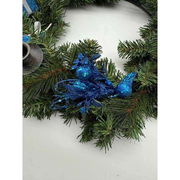 🎄 Christmas wreath, decorated with blue accents and four candle holders. - Picture 2 of 5
